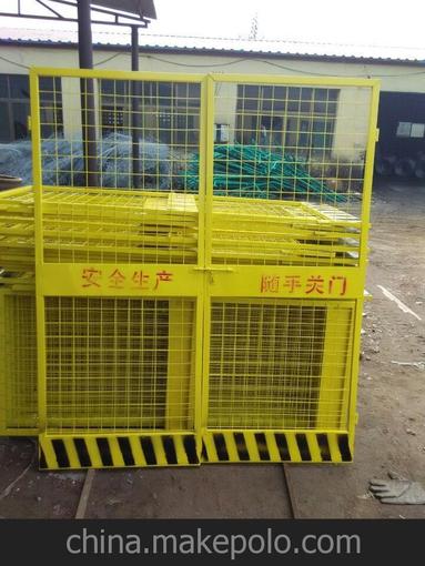 南通手推式電梯安全門(mén)生產(chǎn)廠家，防墜落電梯安全門(mén)低價(jià)格圖片
