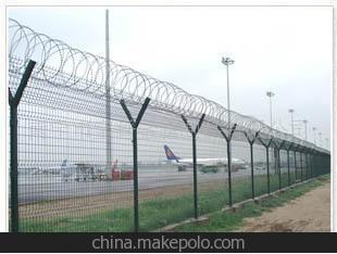 供應(yīng)廣西護(hù)欄隔離柵，高速公路隔離柵圖片