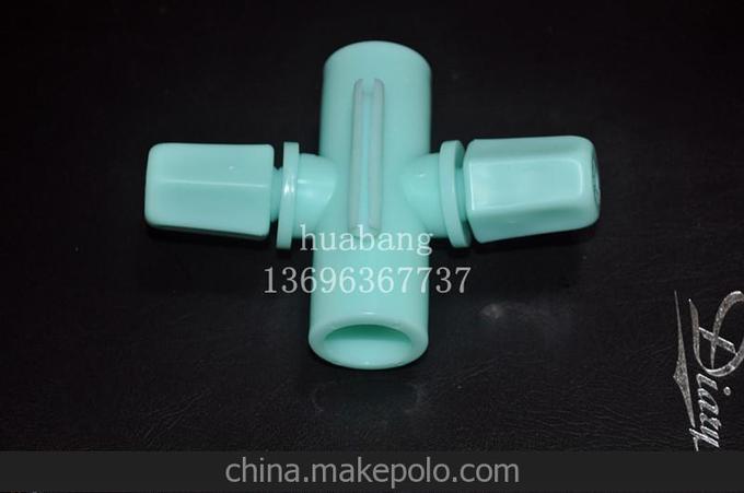 養(yǎng)雞設(shè)備 雞舍消毒雙噴 雞舍消毒加濕噴頭 霧化雙噴廠家 華邦農(nóng)牧圖片
